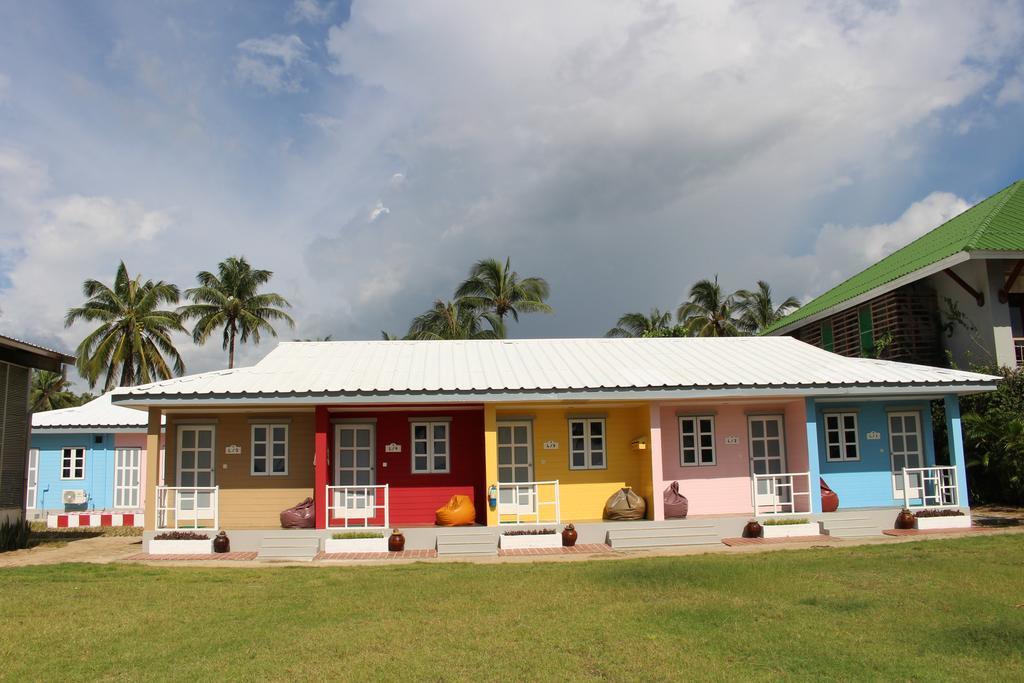 Ocean Front Campgrounds Ngwesaung Exterior photo
